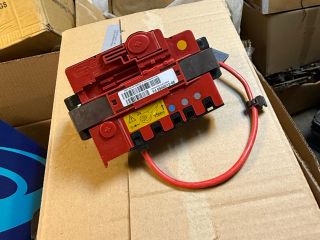 bontott BMW X1 Pozitív Kábel Elosztó