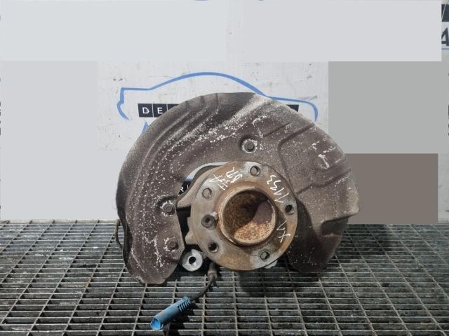 bontott BMW X1 Jobb első Csonkállvány