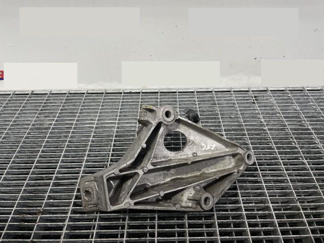 bontott BMW X1 Motor Tartó Bak Bal