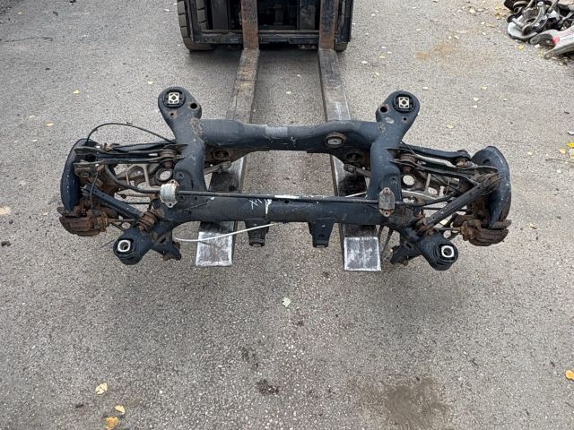 bontott BMW X1 Hátsó Futómű (Részeivel)