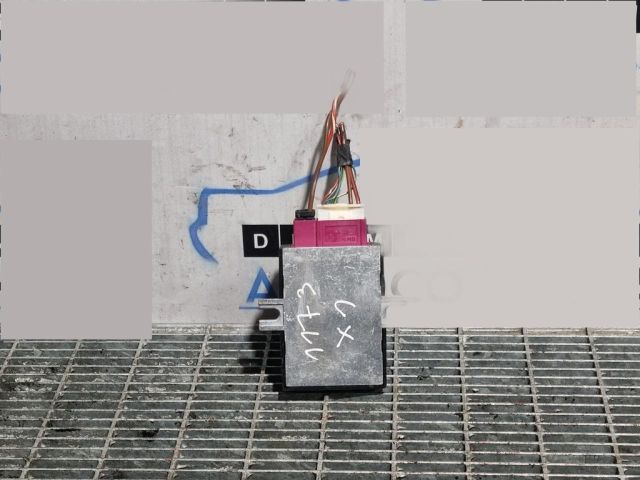 bontott BMW X1 Üzemanyag Szivattyú Relé