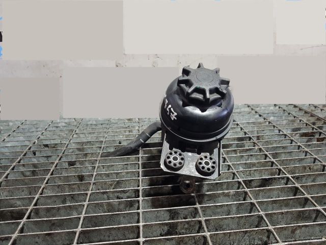 bontott BMW X1 Szervóolaj Tartály