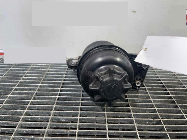 bontott BMW X1 Szervóolaj Tartály