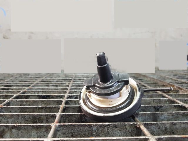 bontott BMW X1 Tankajtó