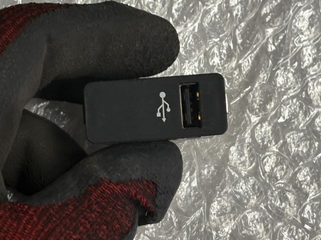 bontott BMW X1 USB Aljzat