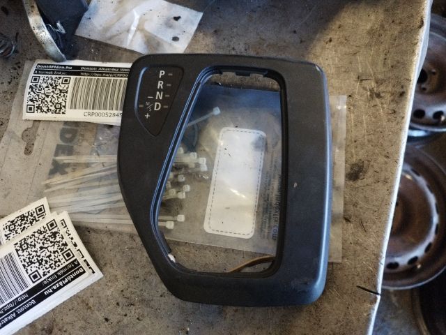 bontott BMW X1 Váltókar Keret