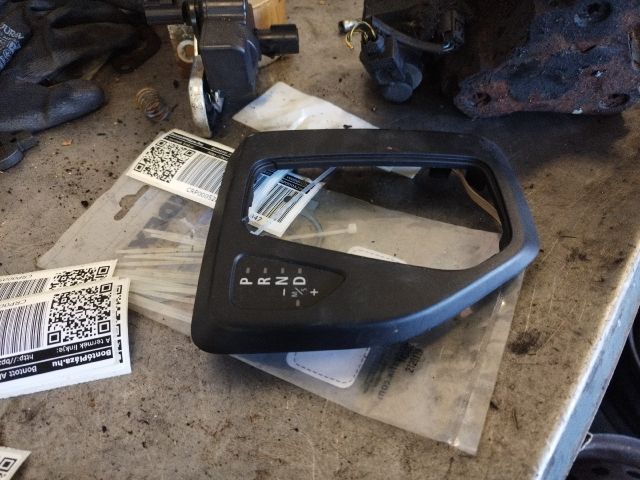 bontott BMW X1 Váltókar Keret