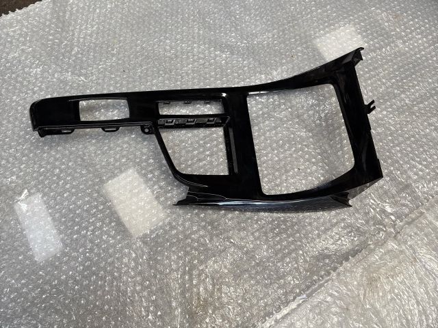 bontott BMW X1 Váltószoknya Rögzítő Keret