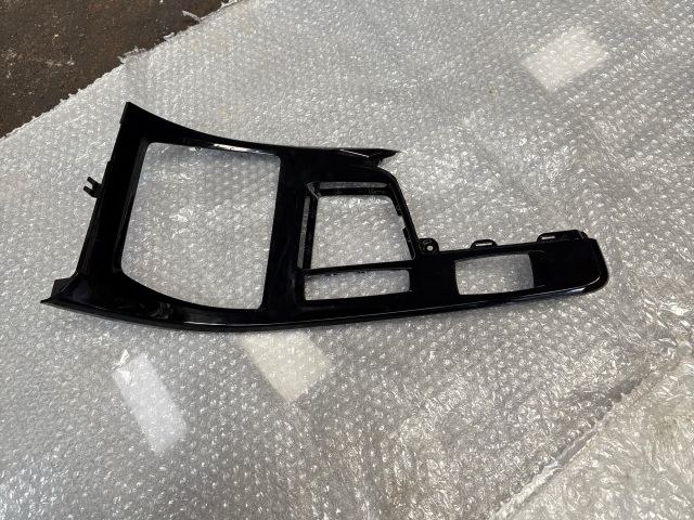 bontott BMW X1 Váltószoknya Rögzítő Keret