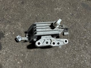 bontott BMW X1 Motor Tartó Bak (Fém)