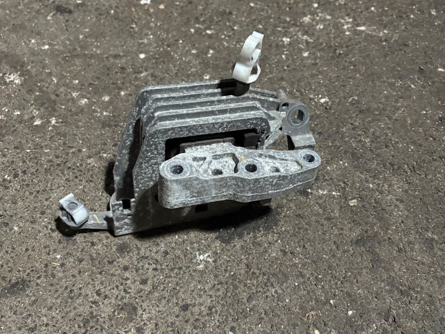 bontott BMW X1 Motor Tartó Bak (Fém)