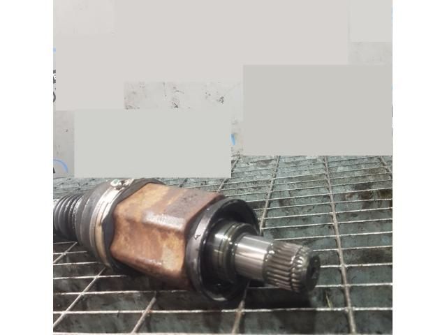 bontott BMW X1 Bal Féltengely