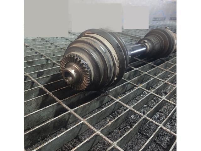 bontott BMW X1 Bal Féltengely