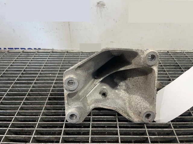 bontott BMW X1 Motor Tartó Bak Jobb