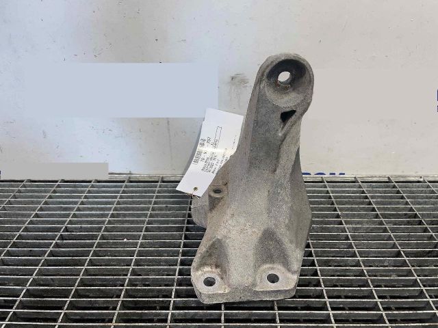 bontott BMW X1 Motor Tartó Bak Jobb