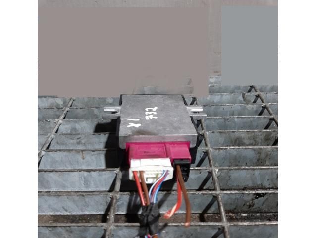 bontott BMW X1 Üzemanyag Szivattyú Relé