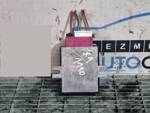 bontott BMW X1 Üzemanyag Szivattyú Relé