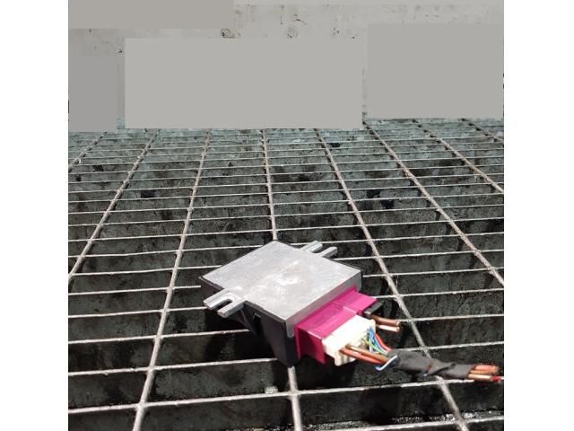 bontott BMW X1 Üzemanyag Szivattyú Relé