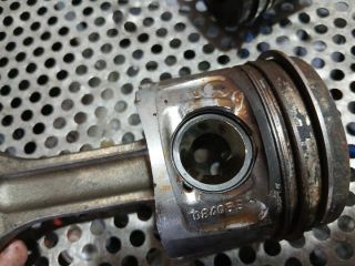 bontott BMW X1 Dugattyú