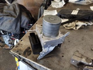 bontott BMW X1 ABS Kocka