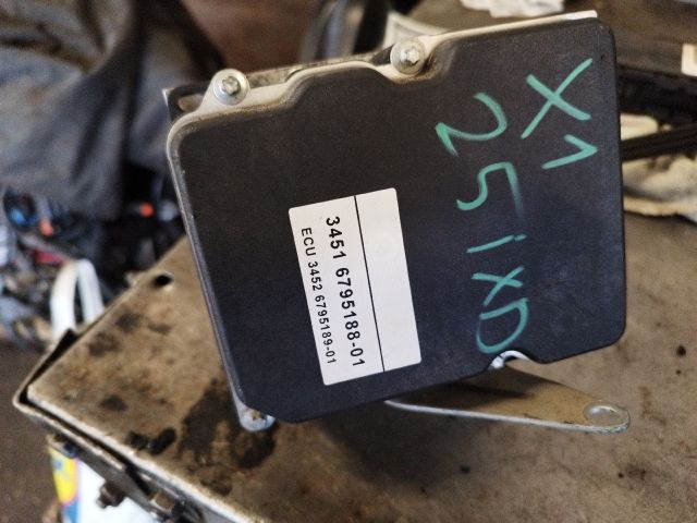 bontott BMW X1 ABS Kocka