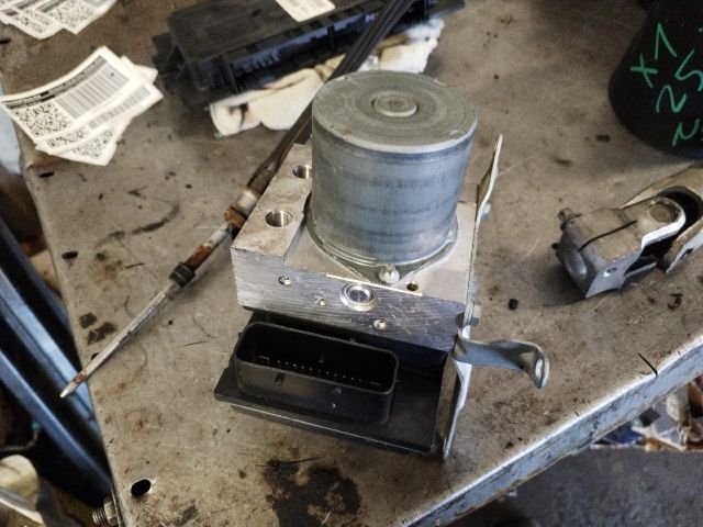 bontott BMW X1 ABS Kocka