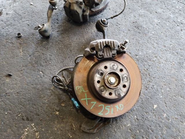 bontott BMW X1 Bal első Csonkállvány Kerékaggyal