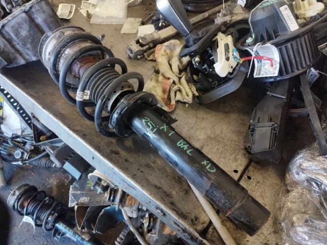 bontott BMW X1 Bal első Gólyaláb (Lengécsillapító, Rugó)