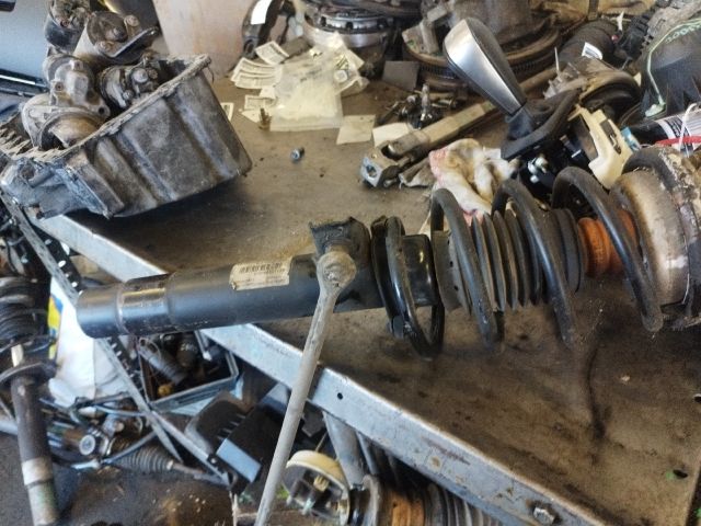 bontott BMW X1 Bal első Gólyaláb (Lengécsillapító, Rugó)