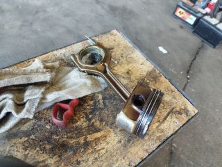 bontott BMW X1 Dugattyú és Hajtókar