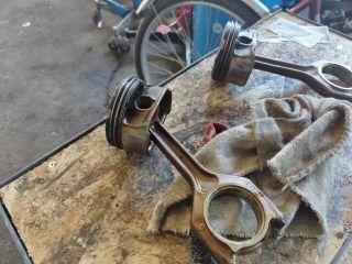 bontott BMW X1 Dugattyú és Hajtókar