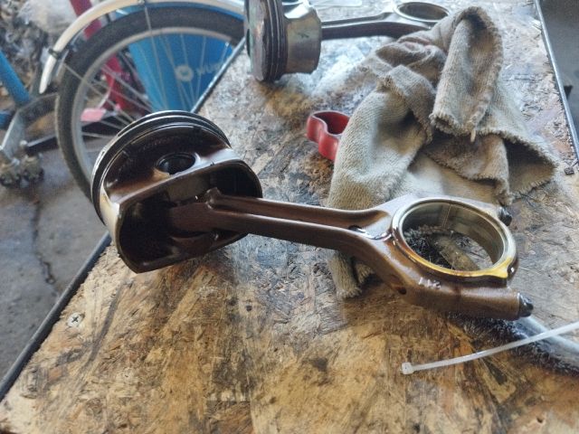 bontott BMW X1 Dugattyú és Hajtókar