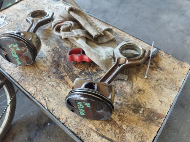 bontott BMW X1 Dugattyú és Hajtókar