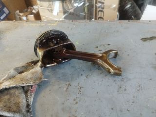 bontott BMW X1 Dugattyú