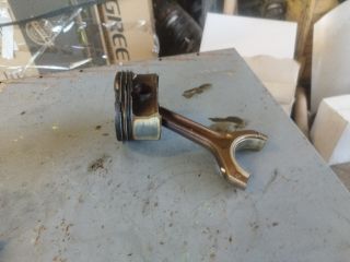 bontott BMW X1 Dugattyú