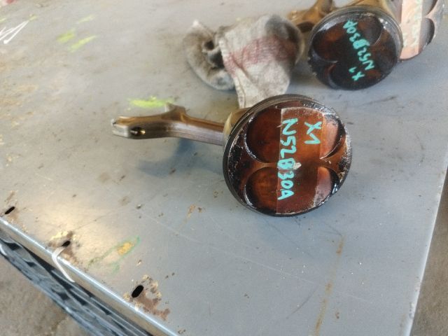 bontott BMW X1 Dugattyú