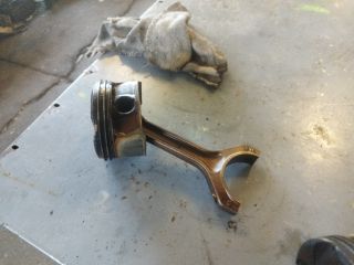 bontott BMW X1 Dugattyú