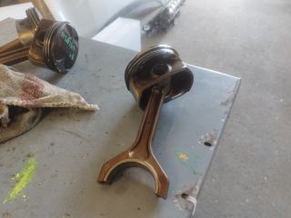 bontott BMW X1 Dugattyú