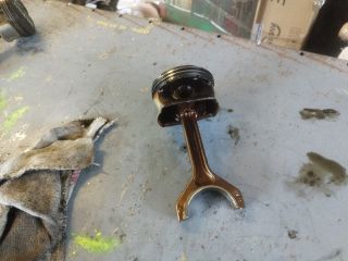 bontott BMW X1 Dugattyú