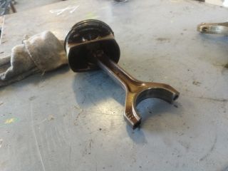 bontott BMW X1 Dugattyú