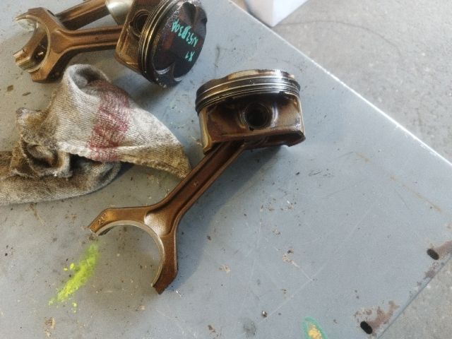 bontott BMW X1 Dugattyú