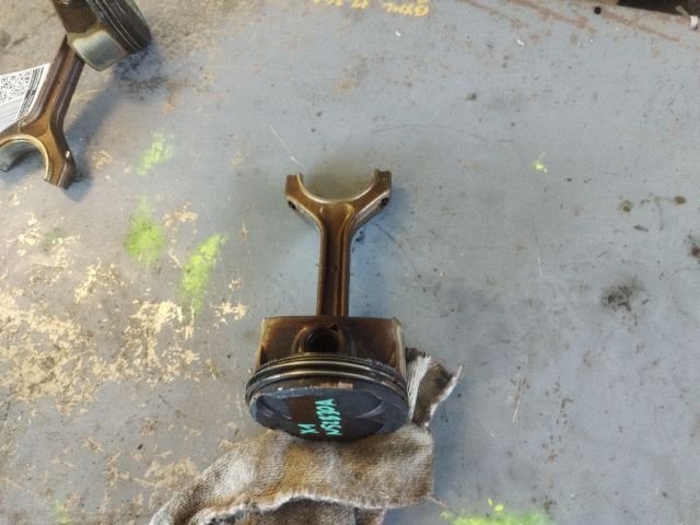 bontott BMW X1 Dugattyú