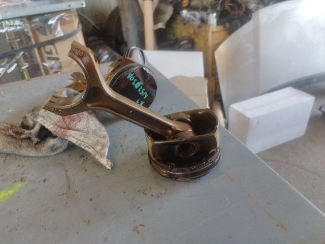 bontott BMW X1 Dugattyú