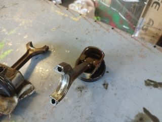 bontott BMW X1 Dugattyú