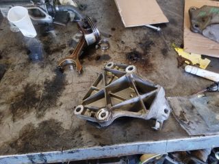 bontott BMW X1 Motor Tartó Bak Bal