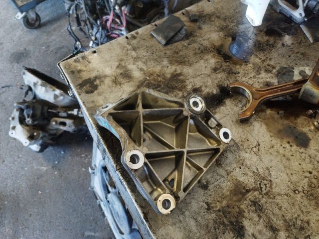 bontott BMW X1 Motor Tartó Bak Bal