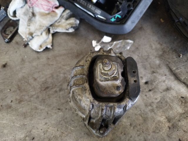 bontott BMW X1 Motor Tartó Bak Bal