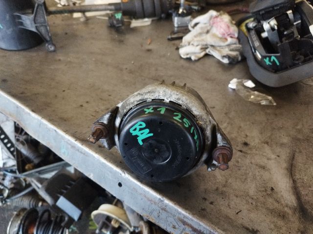 bontott BMW X1 Motor Tartó Bak Bal