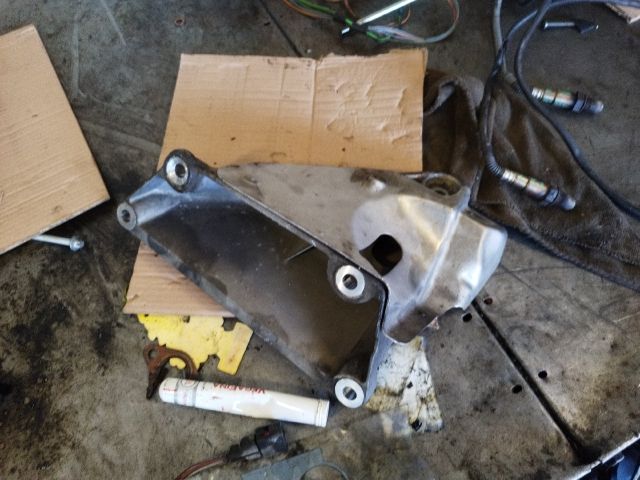 bontott BMW X1 Motor Tartó Bak Jobb