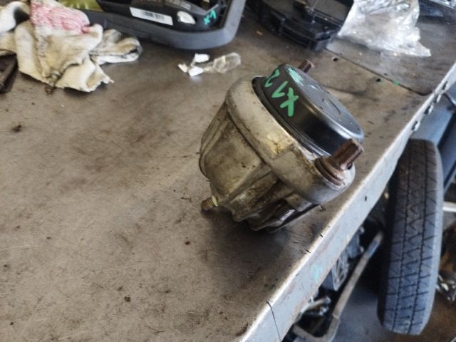 bontott BMW X1 Motor Tartó Bak Jobb